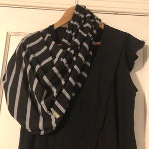 Nursing friendly top & nursing infinity scarf